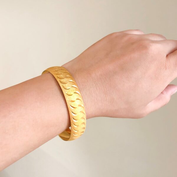 İmitasyon Bilezik Altın Kaplama Simli Çizgili 15 mm BLZ-3056