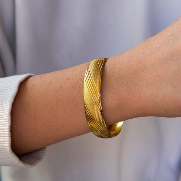 Altın Kaplama İmitasyon Bilezik 1.5 CM Çizgi Desenli BLZ-1059