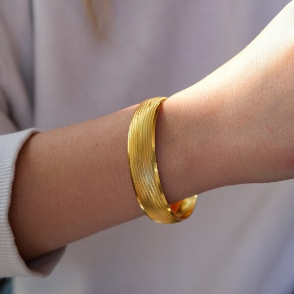 Altın Kaplama Bilezik 1.5 CM Dikey Çizgili BLZ-1151