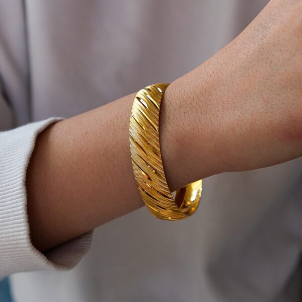 İmitasyon Altın Kaplama Bilezik 1.5 CM Yan Çizgili BLZ-1244