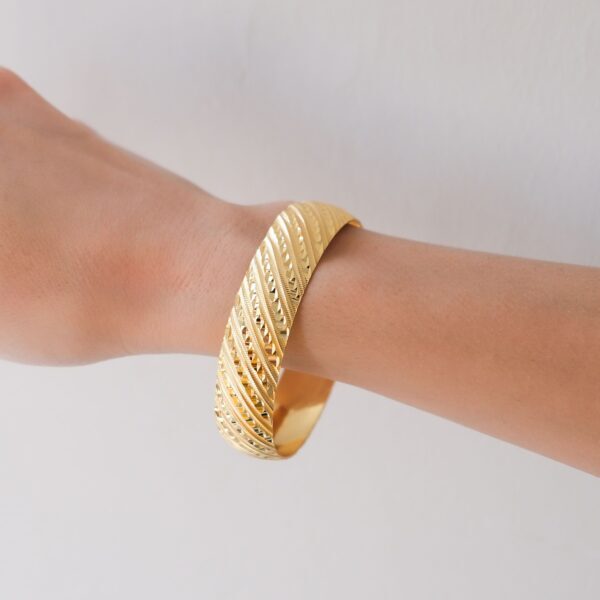 Altın Kaplama Bilezik Yan Çizgili 1.5 Cm BLZ-3086