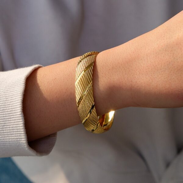 İmitasyon Bilezik Altın Kaplama 1.5 CM Yan Çizgili Model BLZ-3085