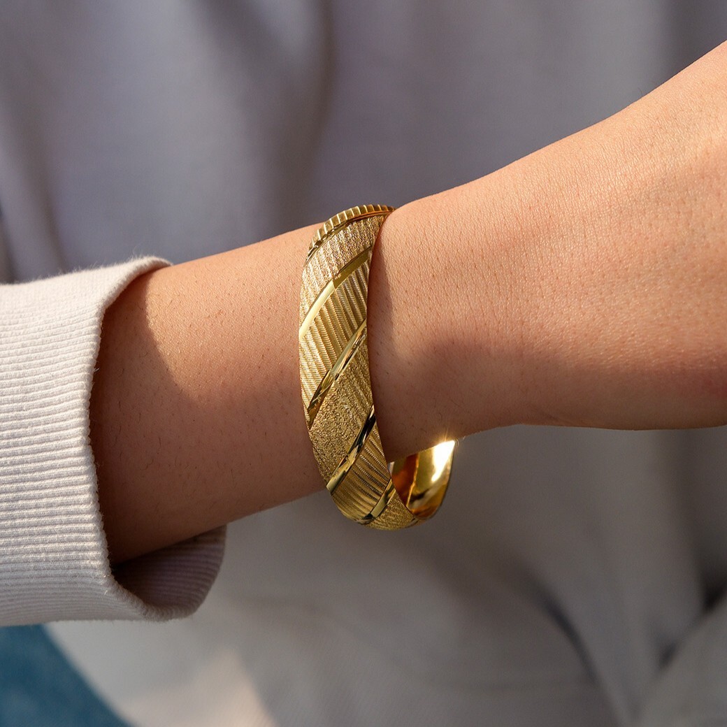 İmitasyon Bilezik Altın Kaplama 1.5 CM Yan Çizgili Model BLZ-3085