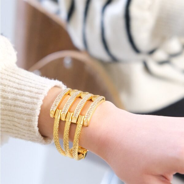 BZ Altın Kaplama Kaburga Kelepçe 4 Sıra Taşlı Çelik Kelepçe BLZ-537