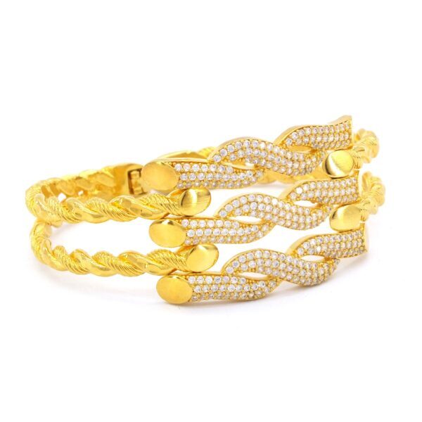 BZ Altın Kaplama Kaburga Kelepçe İki Burgu Kollu Üç Sıra Zirkon Taşlı Çelik Kelepçe KB -125