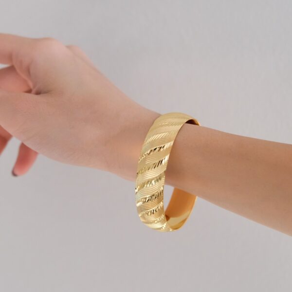 İmitasyon Bilezik Altın Kaplama Dalgalı Model 1.5 cm BLZ-3077