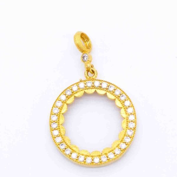 Alternative view of Yarım Altın Çerçevesi Kolye Ucu Altın Kaplama İşlemeli TGR-258