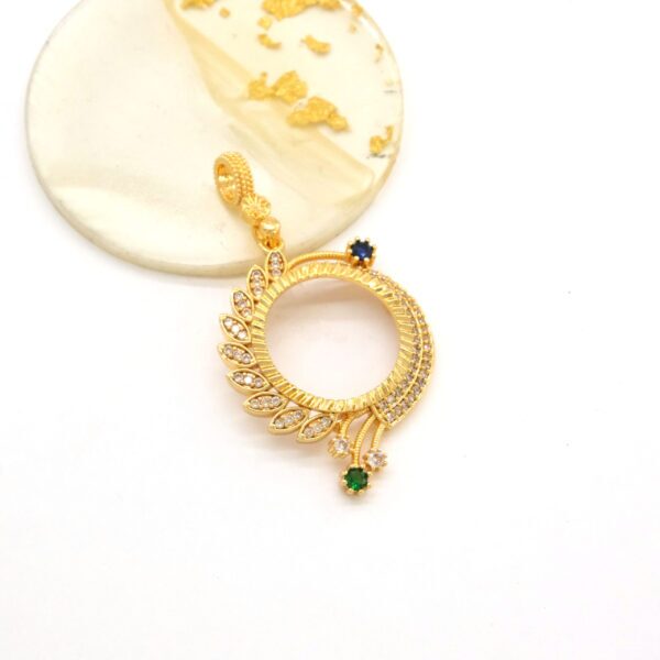 Alternative view of Yarım Altın Çerçeveli Kolye Ucu Altın Kaplama Yuvarlak TGR-618