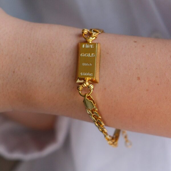 Alternative view of İmitasyon Altın Kaplama Çizgili Figaro Desenli Külçe Bileklik BLK-1151