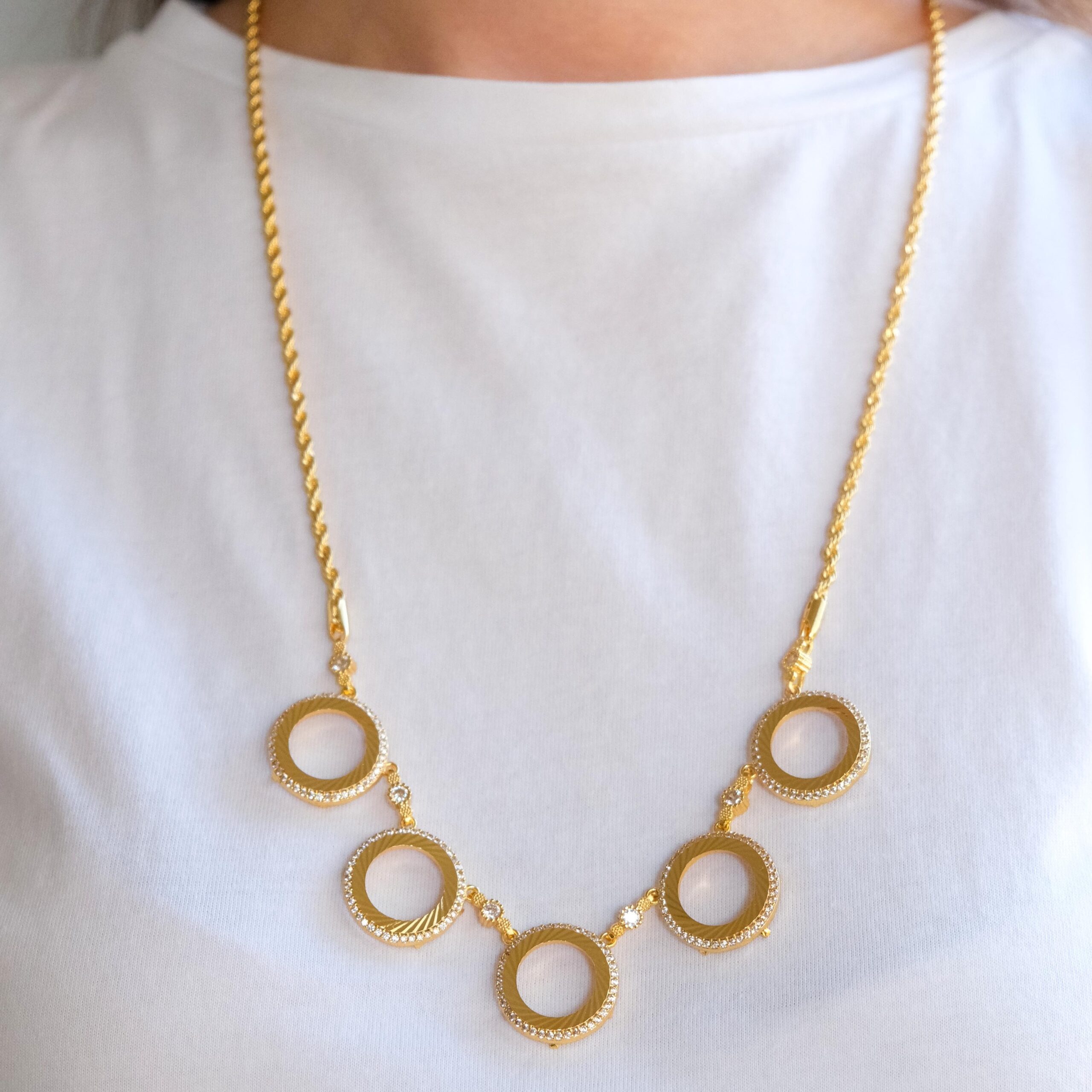 Altın Kaplama Burgu Zincirli Beş Çeyrek Çerçeveli Kolye KLY-661 - Görsel 2