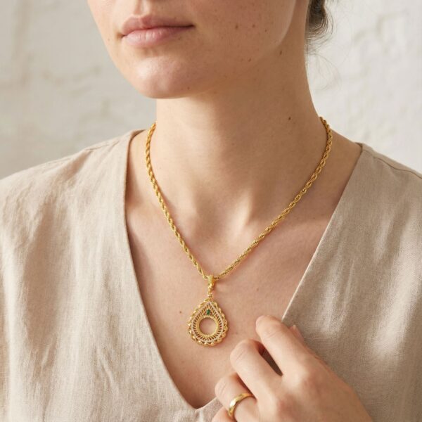 Alternative view of Çeyrek Altın Çerçeveli Kolye Ucu Altın Kaplama TGR-648