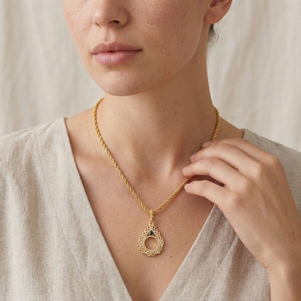 Alternative view of Çeyrek Altın Çerçevesi Kolye Ucu Altın Kaplama İşlemeli TGR-359