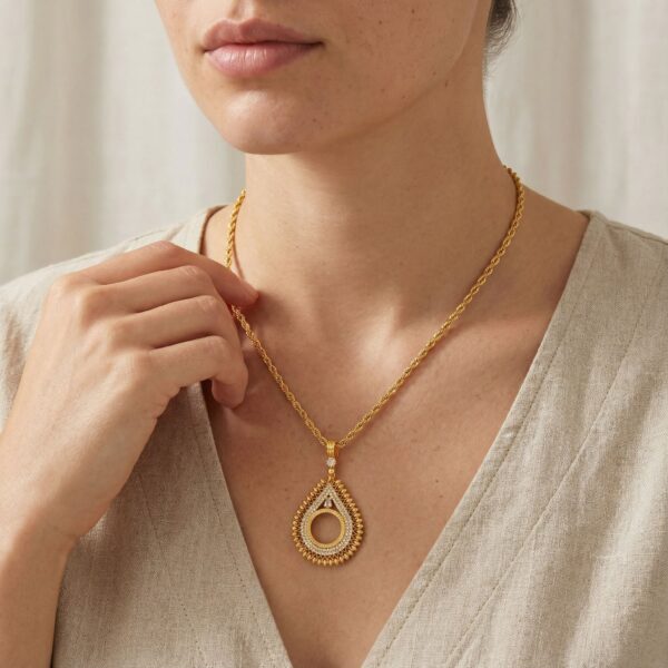 Alternative view of Çeyrek Altın Çerçeveli Kolye Ucu Altın Kaplama TGR-696