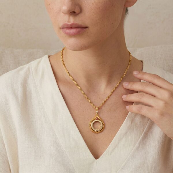 Alternative view of Yarım Altın Çerçeveli Kolye Ucu Altın Kaplama İşlemeli TGR-636