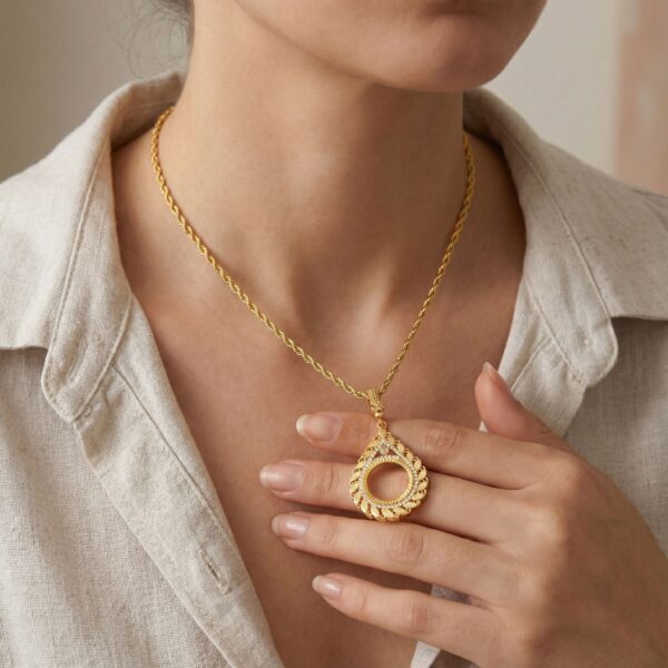 Alternative view of Yarım Altın Çerçeveli Kolye Ucu Altın Kaplama İşlemeli TGR-659