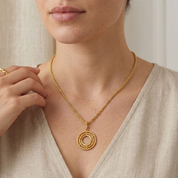 Alternative view of Altın Kaplama İmitasyon Ajda Model Çeyrek Çerçeve İçi Boş Kolye Ucu TGR-733