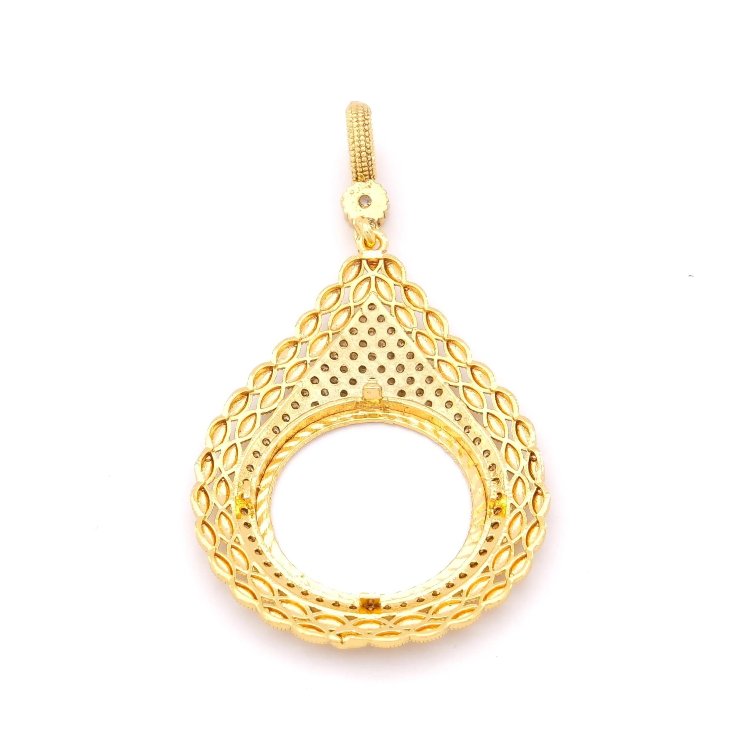 Yarım Altın Çerçeveli Kolye Ucu Altın Kaplama İşlemeli TGR-711 - Görsel 5