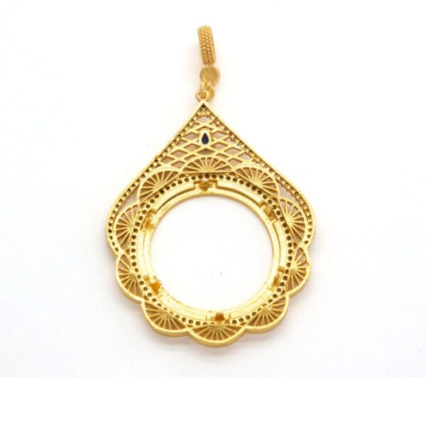 Alternative view of Tam Altın Çerçeveli Kolye​ Ucu Altın Kaplama İşlemeli TGR-599